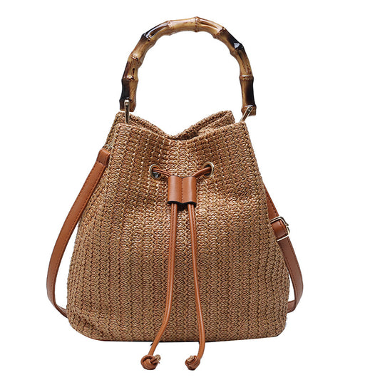 Sac seau tendance en paille tressée pour femme