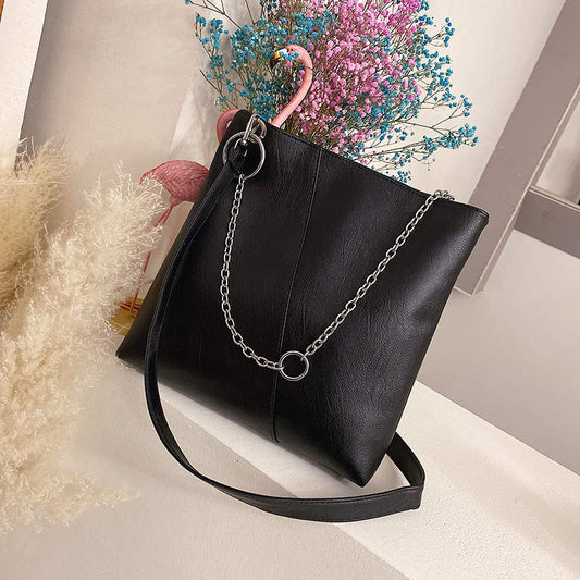 Woman Fashion Large Capacity Metal Chain PU Shoulder Bag