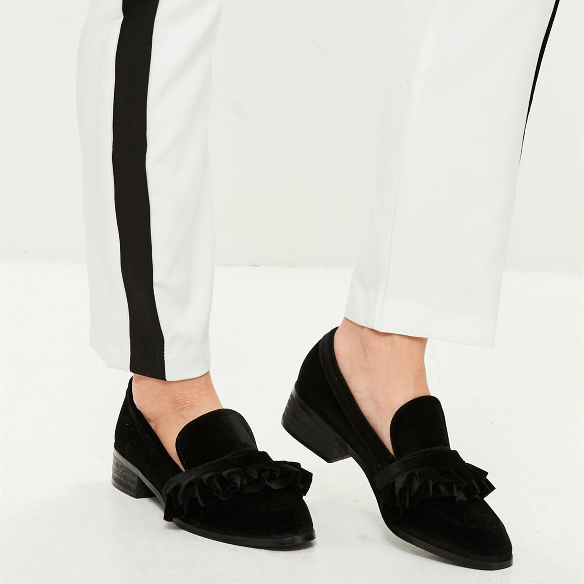 Black Velvet Ruffle Decor Round Toe Low Heel Women's Loafers