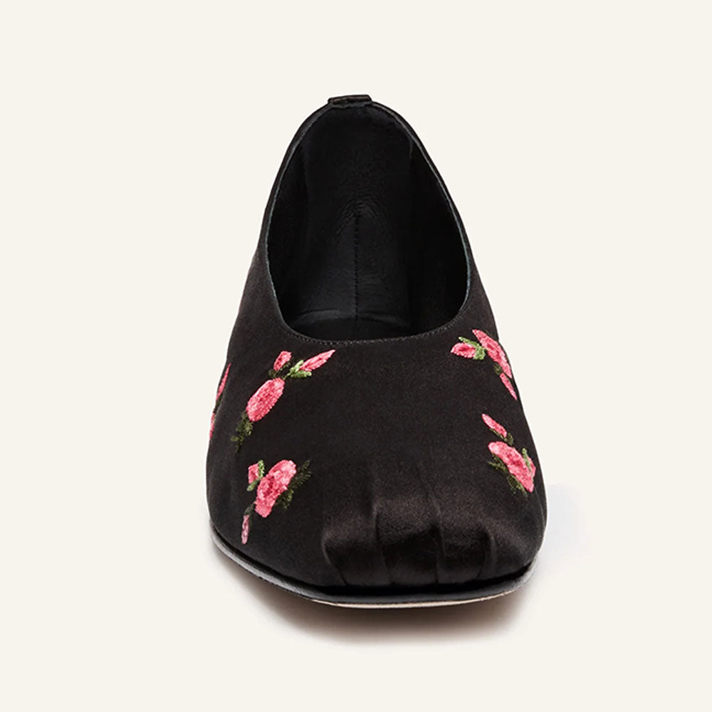 Chic Satin Round Toe Floral Embroidery Ballet Flats in Black