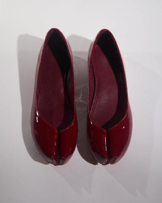 Fiore Patent Leather Tabi Pumps In Wine