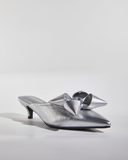 Flo Flower Leather Mules In Silver
