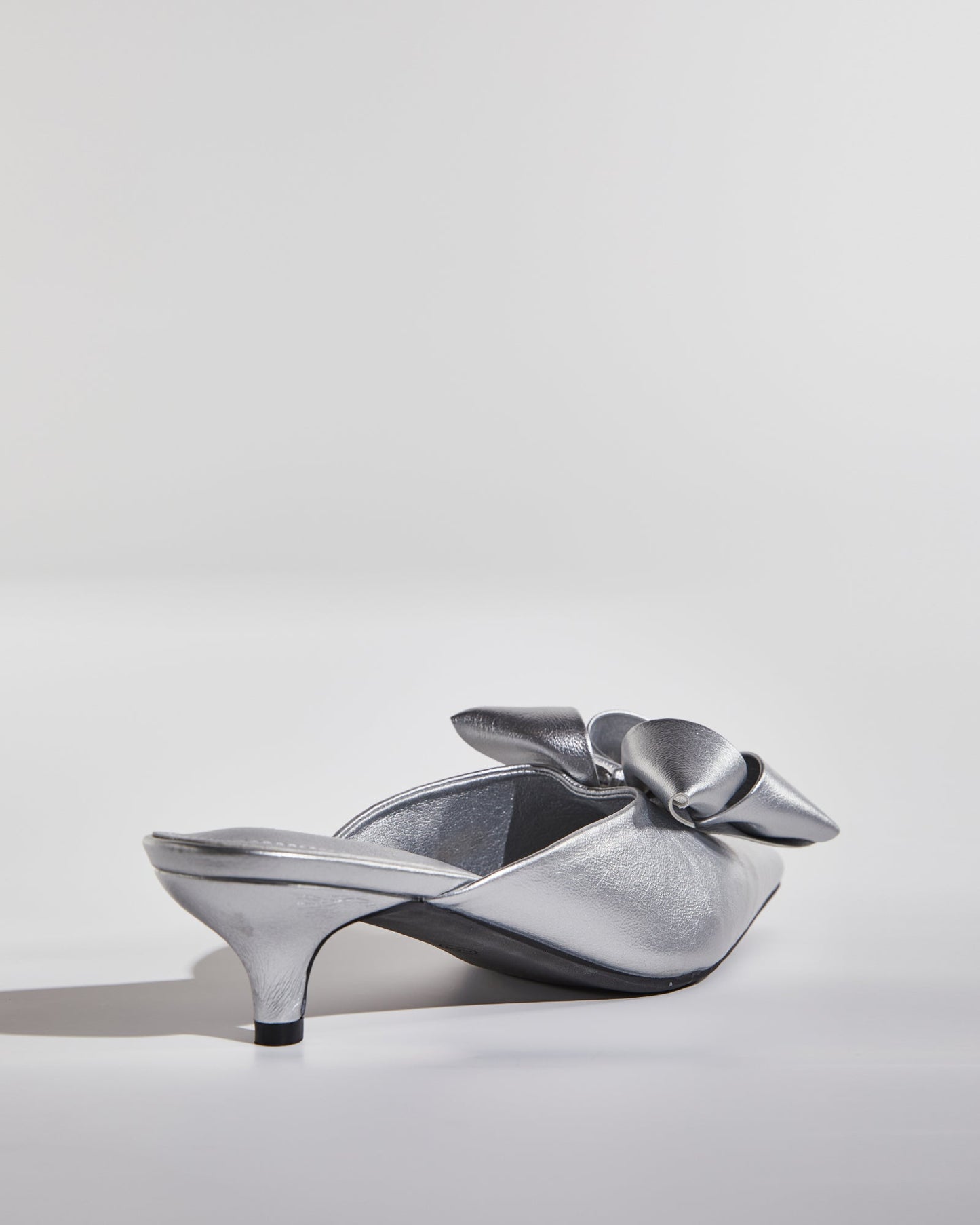 Flo Flower Leather Mules In Silver