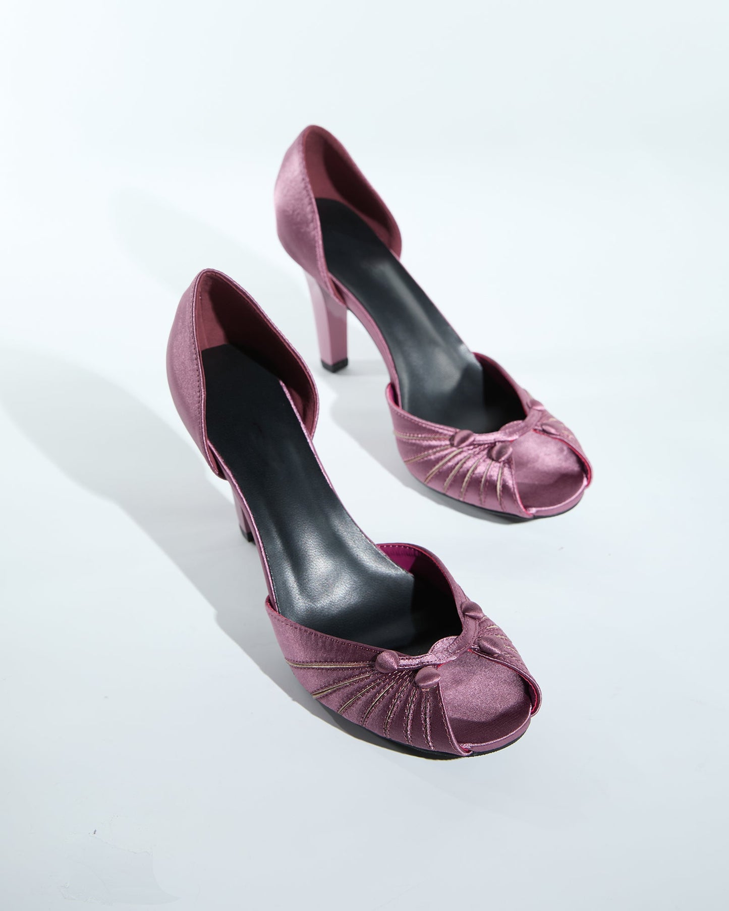Valor Vintage Knot Ruch Pumps In Violet