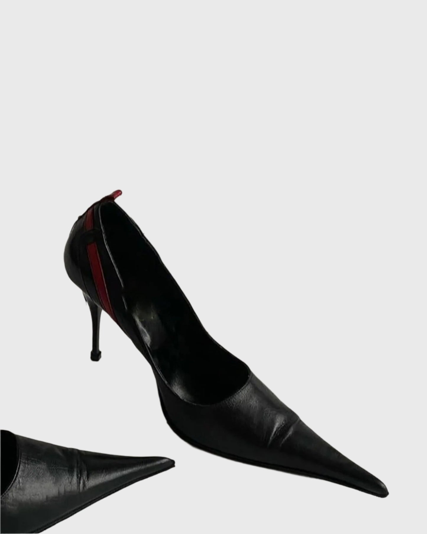 Variel Rivet Cross Pumps In Black Red