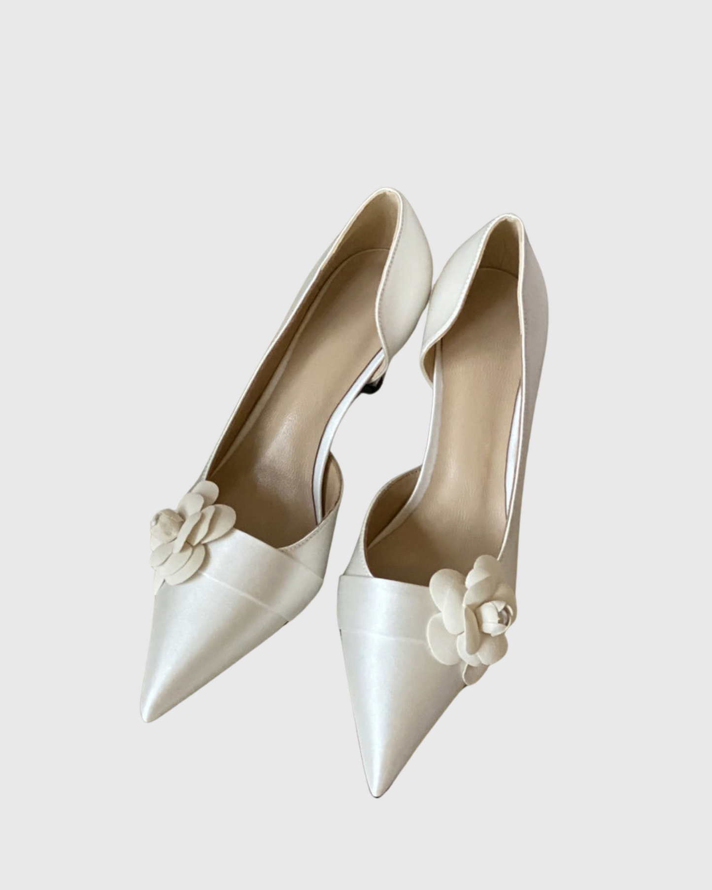 Zadie Flower Irregular Pumps In White