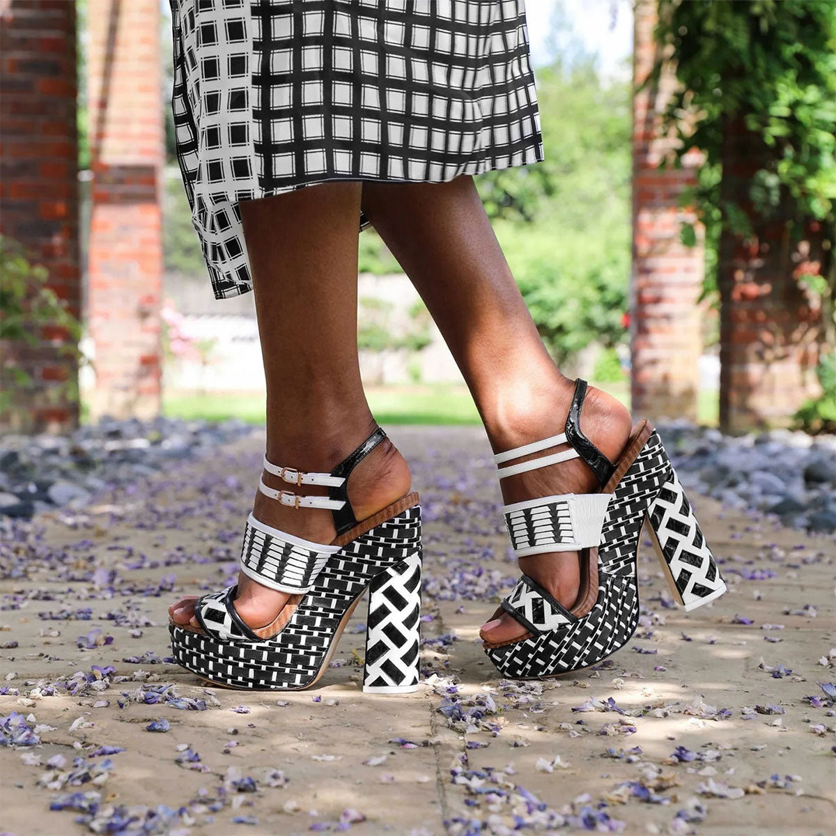 Black & White Woven Platform Heels Buckle Strap Vintage Sandals