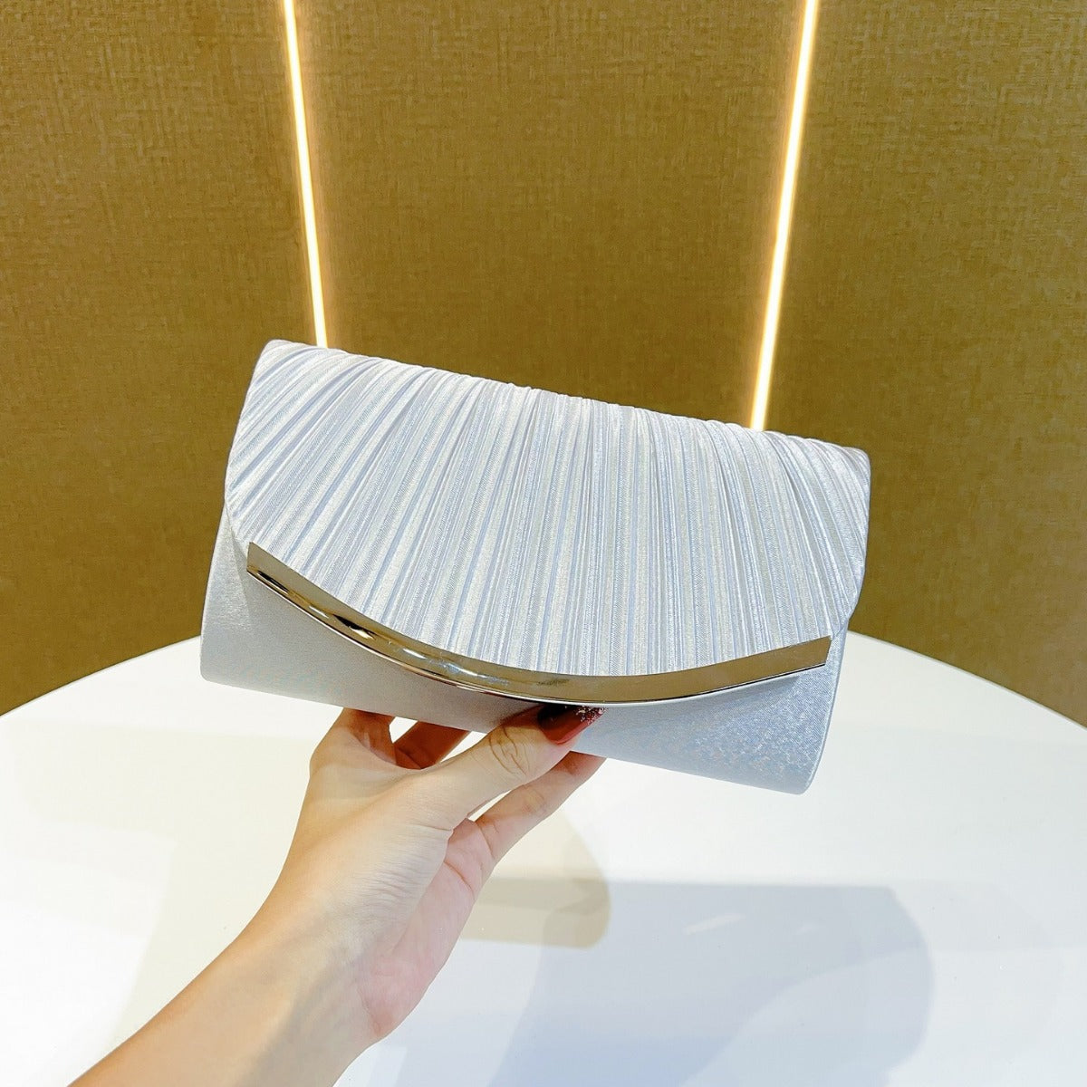 Women Fashion Simple Solid Color Pleated Chain Evening Bag