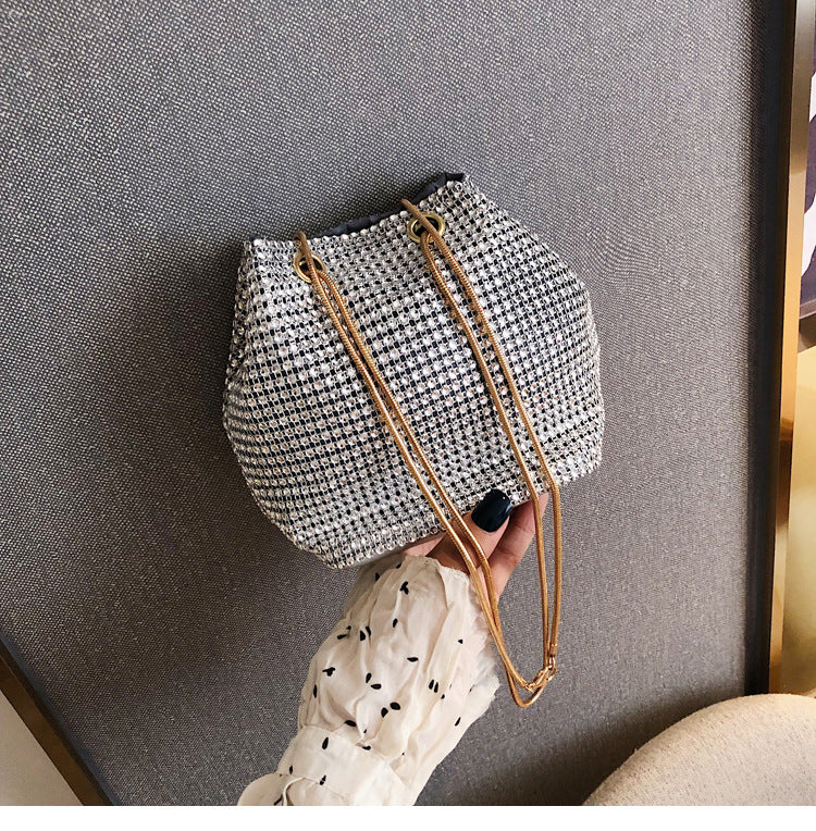Sac seau de fête tendance avec chaîne en strass