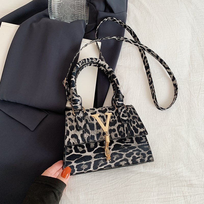 Women Fashion Casual Retro Leopard "V" Buckle Square Shoulder Bag