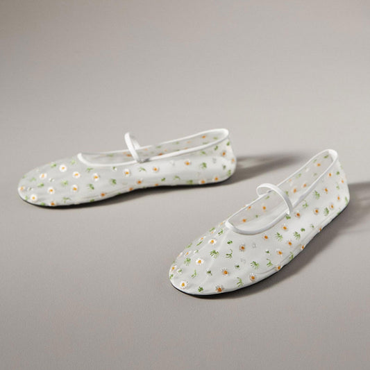 Elegant Closed Round Toe Slip-on Floral Mesh Flats in White