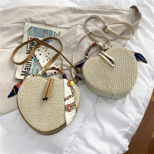 Sac à bandoulière en paille tressée en forme de cœur