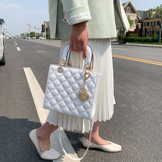 Women Vintage Pendant Design Solid Color Plaid Pattern Quilted Shoulder Handle Bag