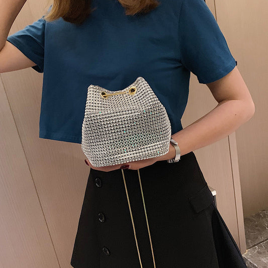 Sac seau de fête tendance avec chaîne en strass