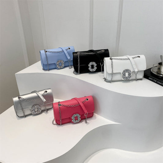 Sac à bandoulière carré élégant et tendance avec boucle en strass de couleur unie