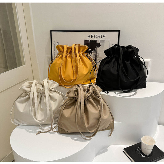 Sac à bandoulière tendance pour femme avec cordon de serrage