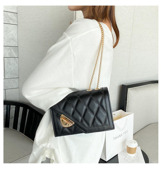 Women Vintage Chain Clamshell Design Solid Color Quilted Crossbody Bag
