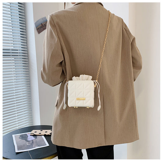 Women Vintage Chain Stitching Design Solid Color Drawstring Crossbody Bag