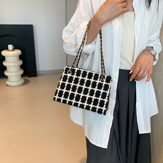 Sac fourre-tout à bandoulière tissé contrasté de grande capacité et tendance