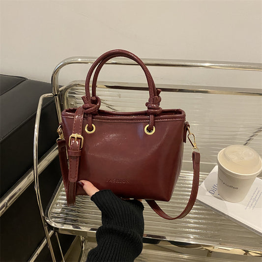 Autumn And Winter Women Fashion Retro Solid Color Handbag
