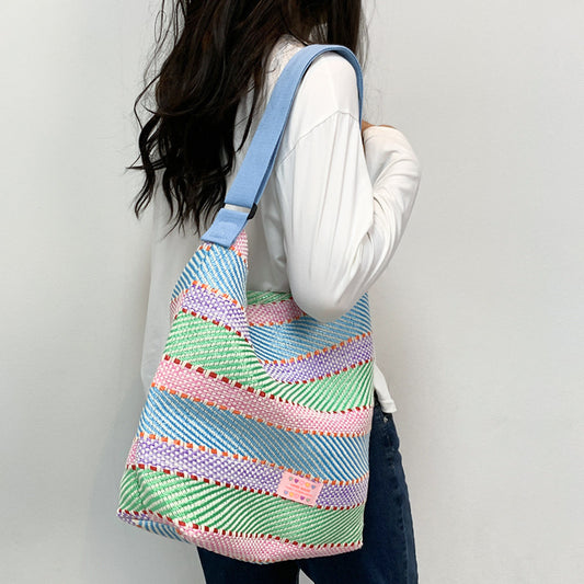 Sac fourre-tout en paille tissée à rayures et blocs de couleurs pour femme
