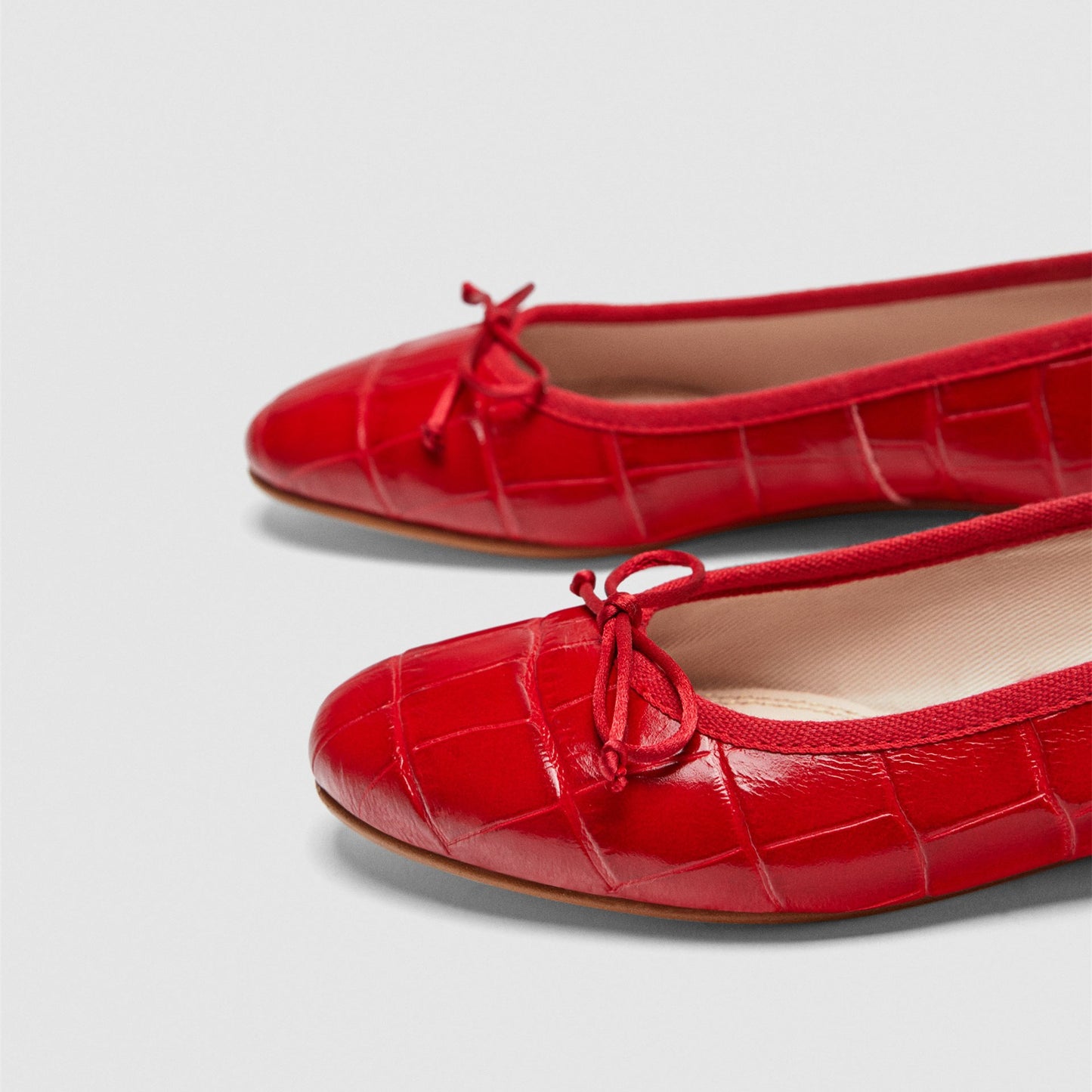 Red Crocodile Embossed Round Toe Bow Embellished Women's Ballet Flats