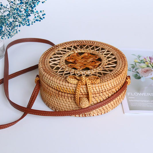 Sac à bandoulière creux en rotin tissé de style ethnique 