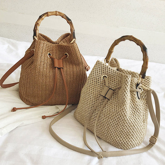 Sac seau tendance en paille tressée pour femme 