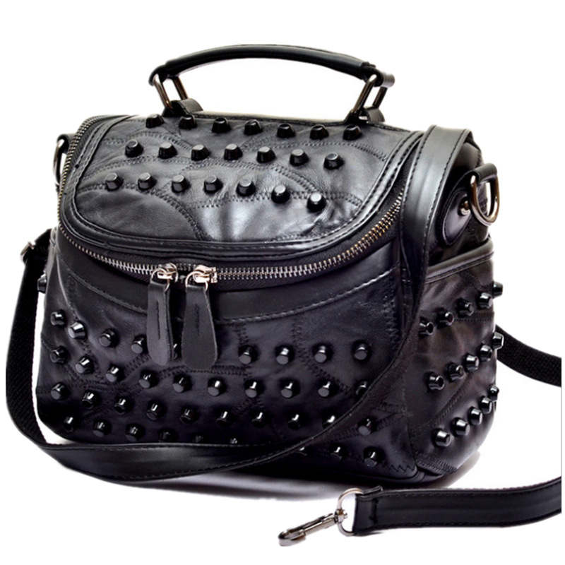 Sac à bandoulière tendance pour femme, couleur unie, rivets, tête de mort