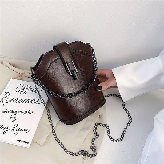 Sac seau à bandoulière rétro avec chaîne et coutures pour femme 