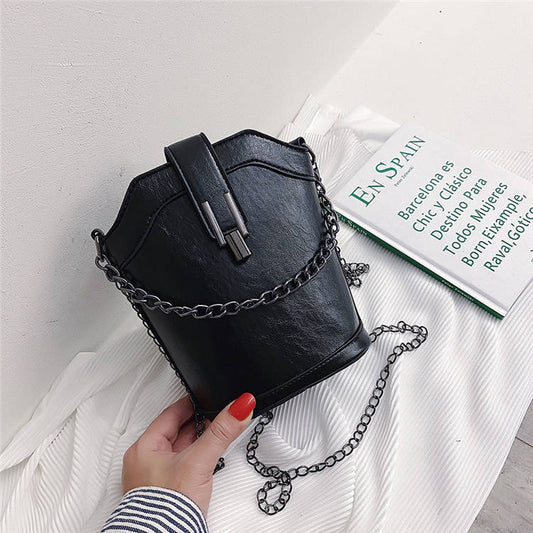 Sac seau à bandoulière rétro avec chaîne et coutures pour femme 