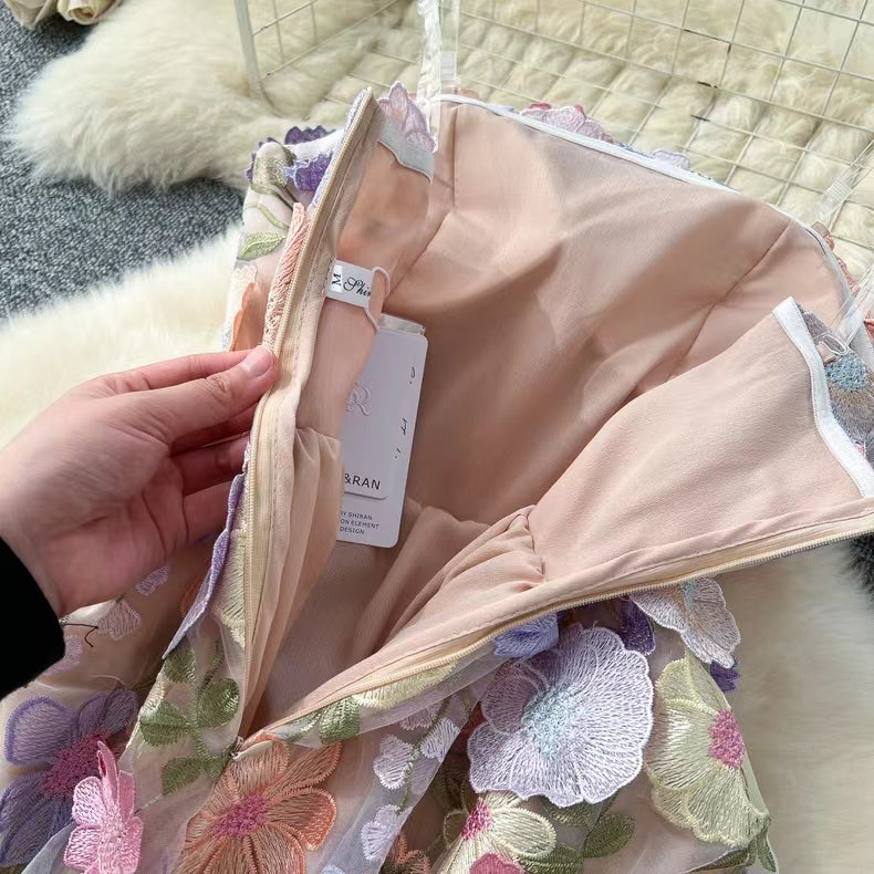 Fashion Summer Three-dimensional Flower Embroidery Waist Slimming Spaghetti Strap Dress TP2847