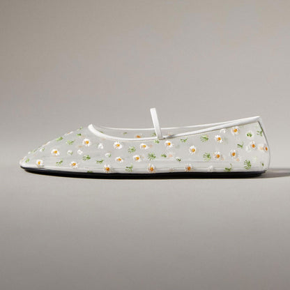 Elegant Closed Round Toe Slip-on Floral Mesh Flats in White