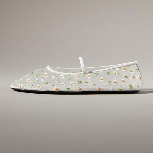 Elegant Closed Round Toe Slip-on Floral Mesh Flats in White