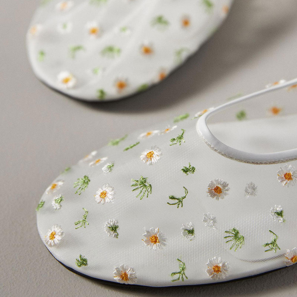Elegant Closed Round Toe Slip-on Floral Mesh Flats in White