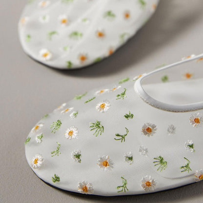 Elegant Closed Round Toe Slip-on Floral Mesh Flats in White