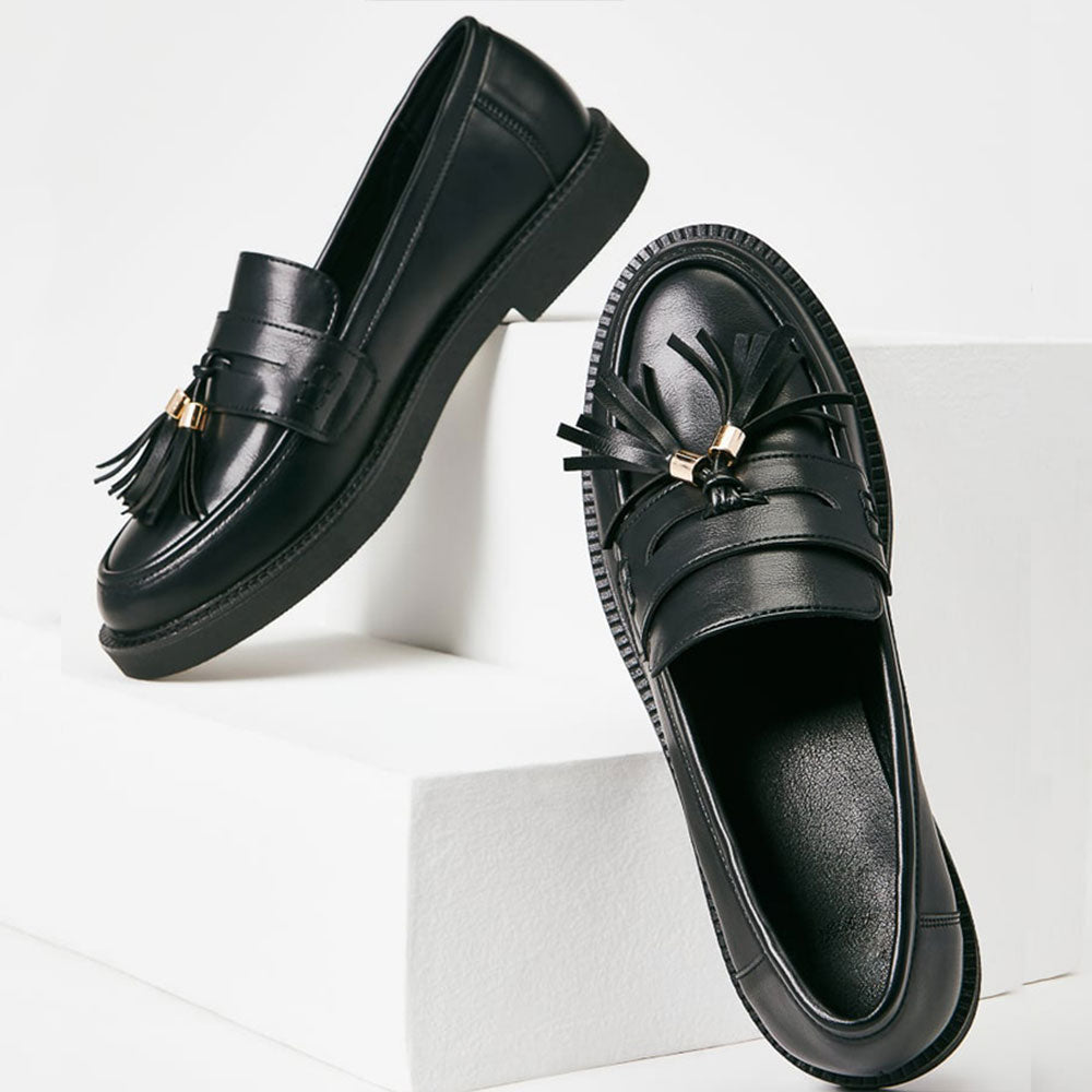 Women's Round Toe Fringe Decor Platform Loafers in Black