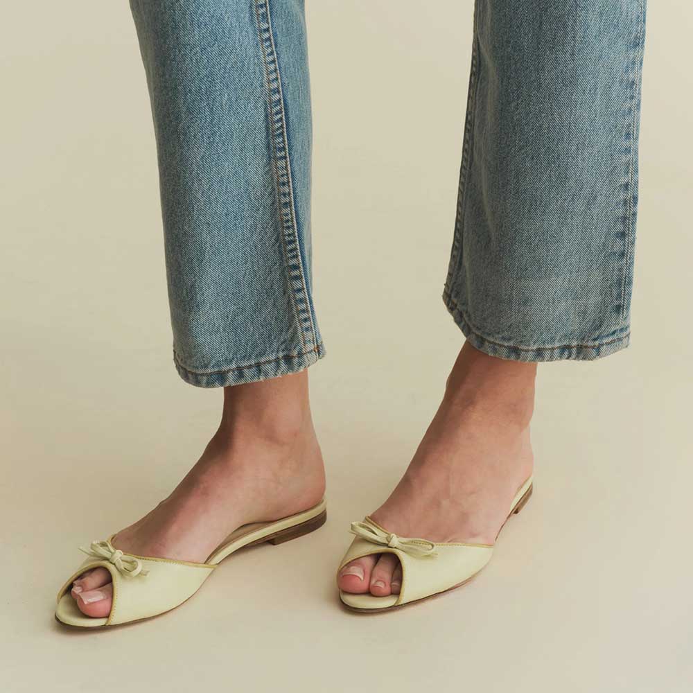 Women's Vegan Leather Round Toe Bow Inlay Flat White Slippers