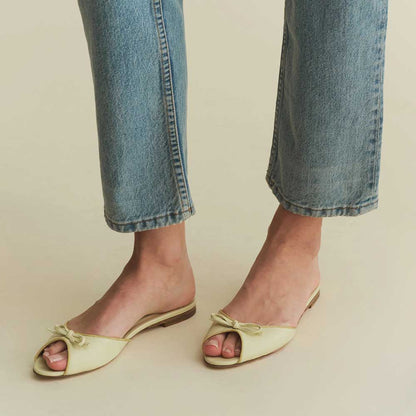 Women's Vegan Leather Round Toe Bow Inlay Flat White Slippers