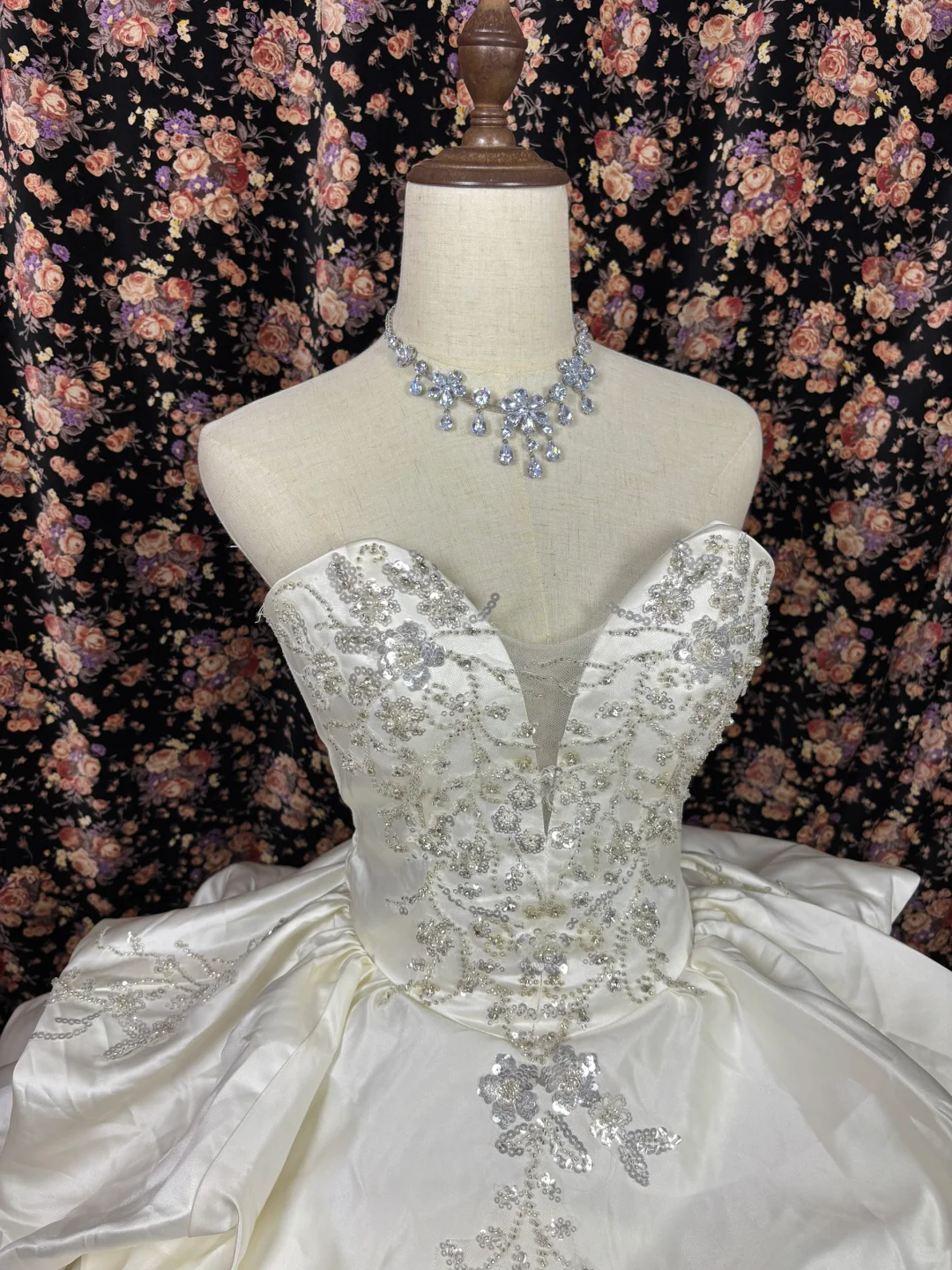 Gorgeous Ivory Satin Tulle Sweetheart Strapless Beaded Pleated Sweet 16th Quinceanera A-Line Floor-length Evening Dress Prom Dress Ball Gown TP4258