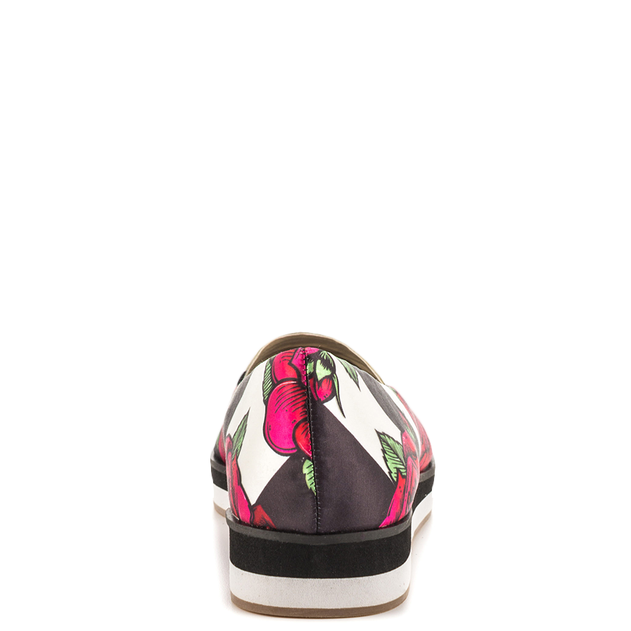 Stylish Black & White Pointed Toe Flower Skull Print Flats