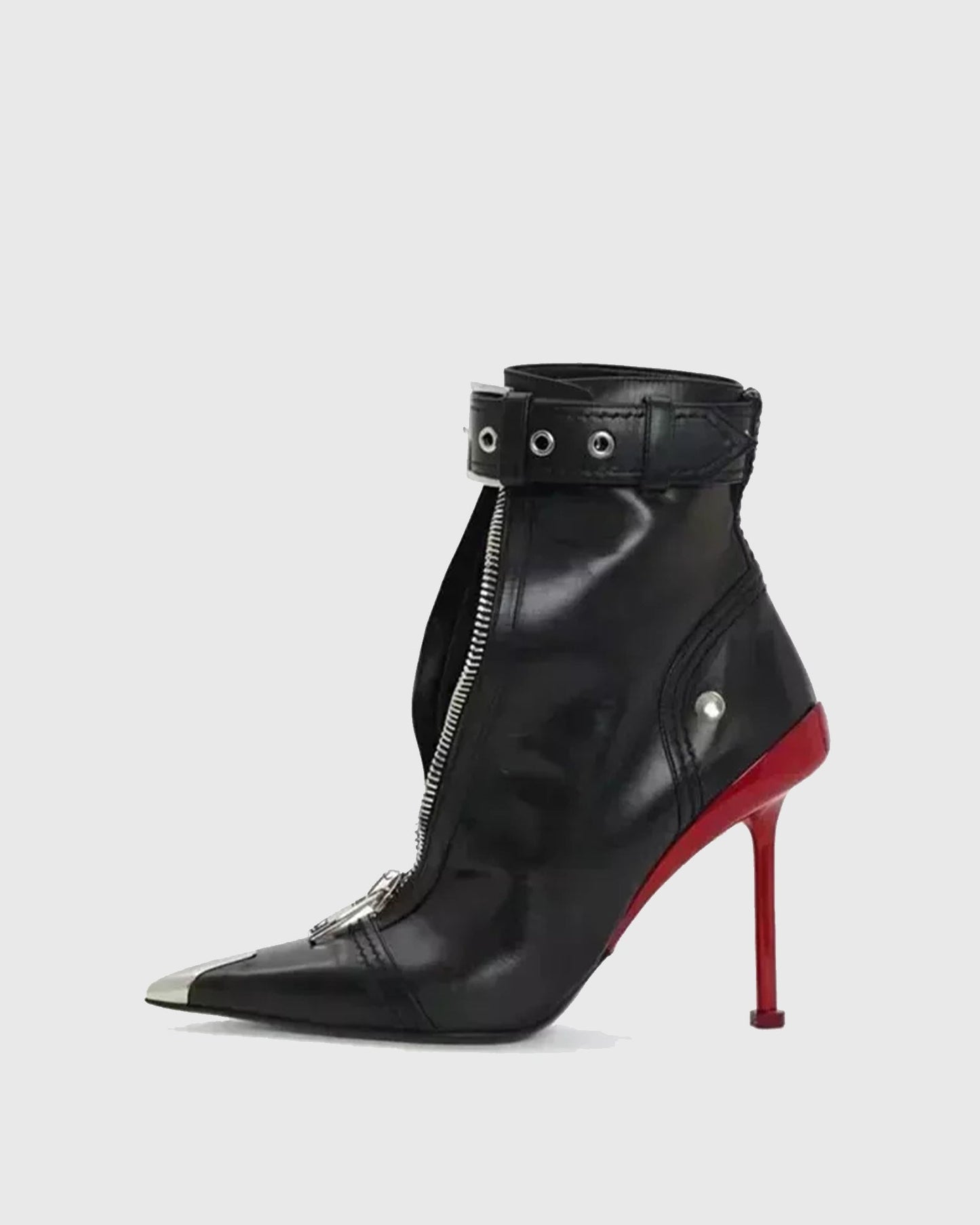 Amore Buckle Leather Ankle Boots In Black