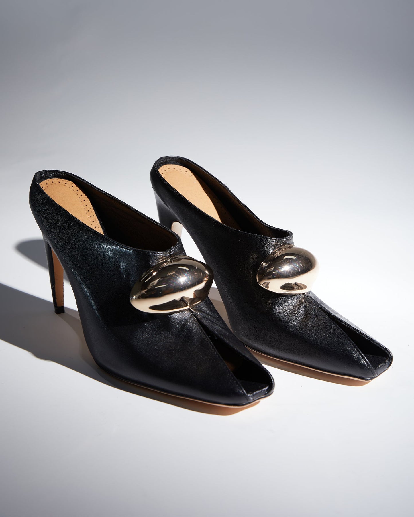 Aria Hardware Buckle Fish Mouth Leather Mules