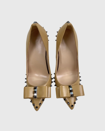 Bea Bow Rivet Pumps In Beige