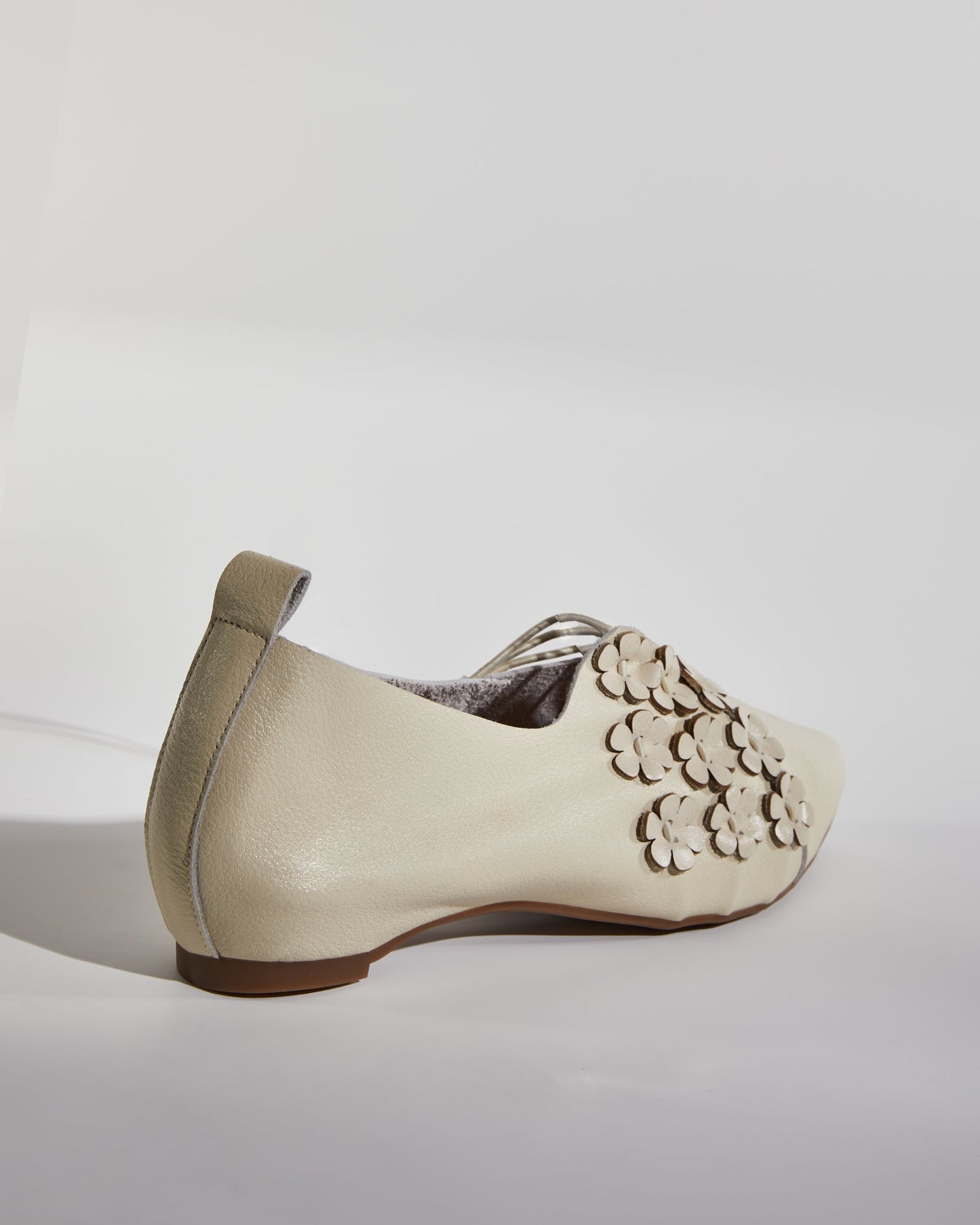 Bee Vintage Flower Flats In White