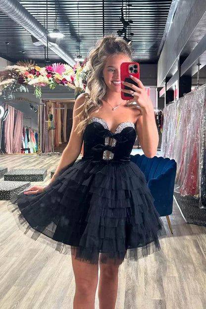 Black V-Neck Velvet Homecoming Dresses Beaded Tulle A-Line Mini Party Gown