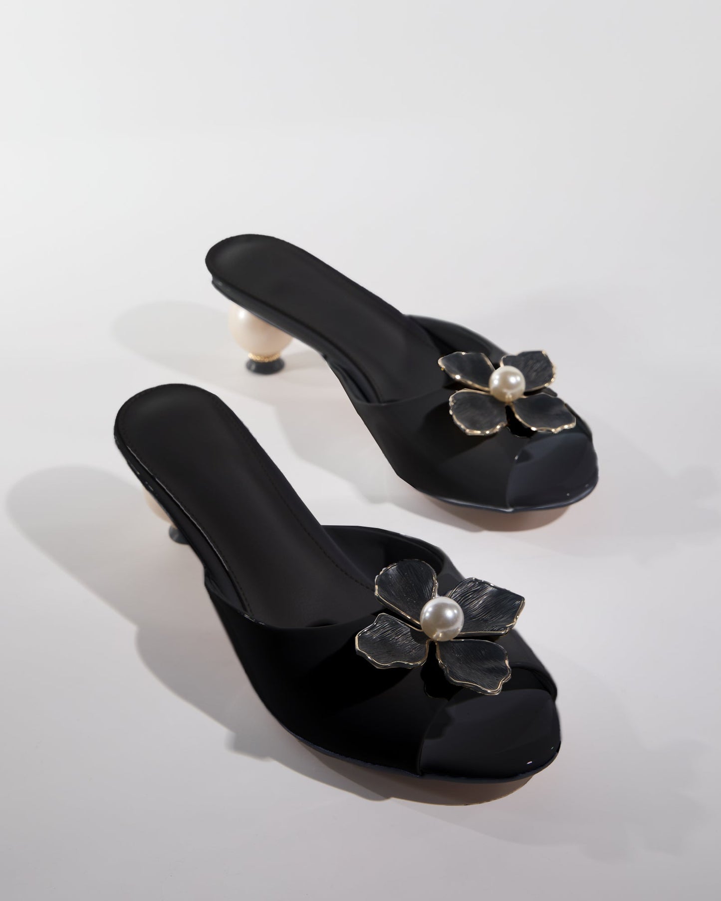 Bonnie Pearl Flower Slippers In Black