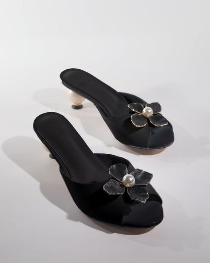 Bonnie Pearl Flower Slippers In Black