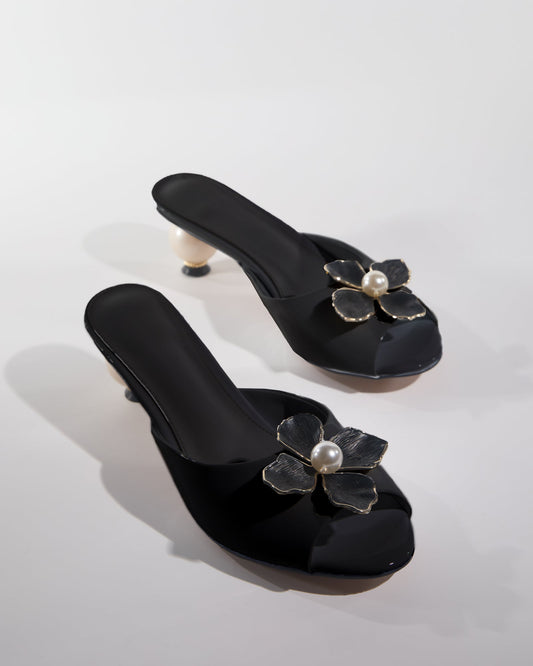 Bonnie Pearl Flower Slippers In Black
