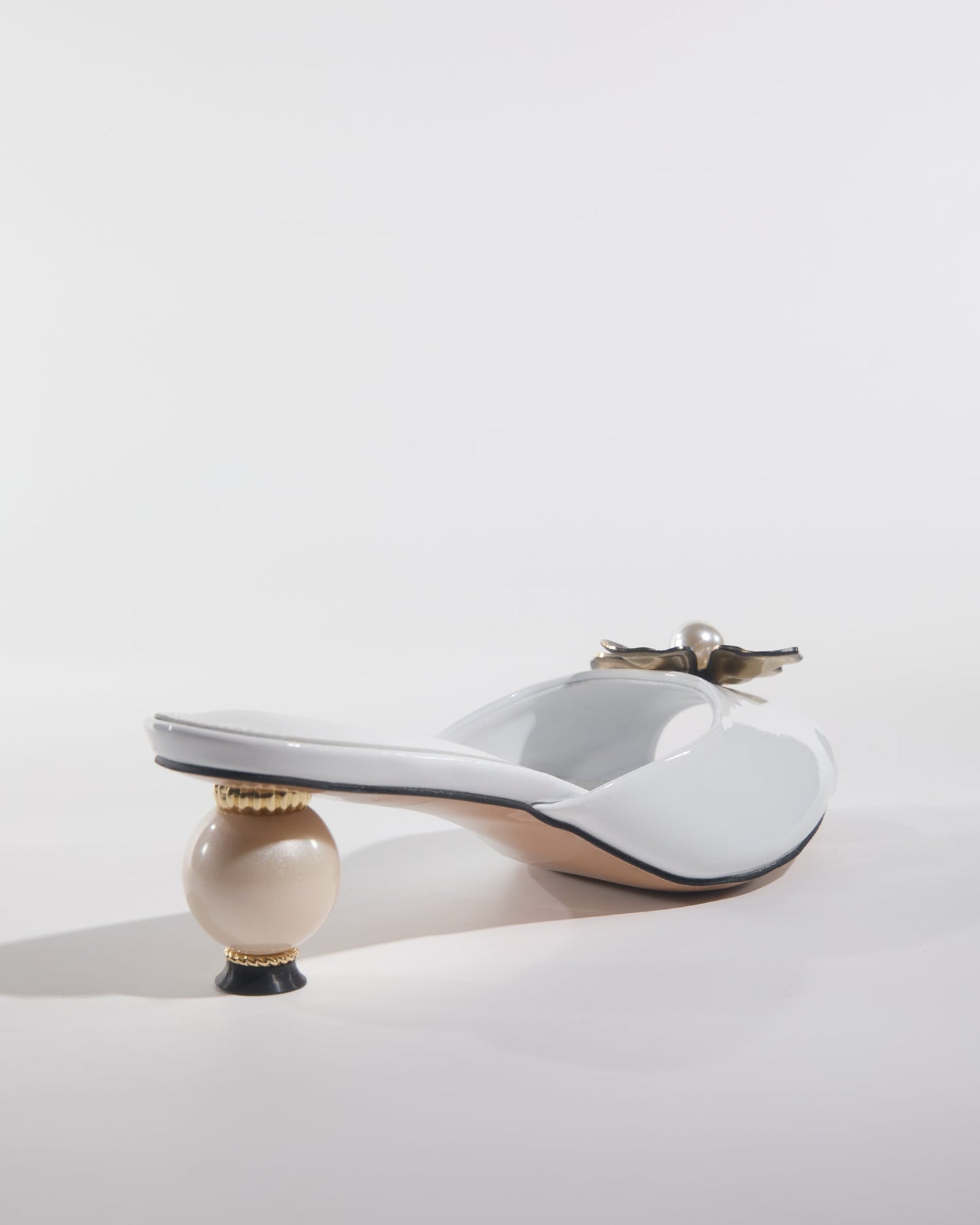 Bonnie Pearl Flower Slippers In White